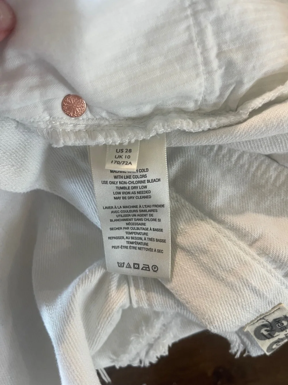 FP We The Free Loving Good Vibrations White Denim Cut Off Distressed Short Sz 28
